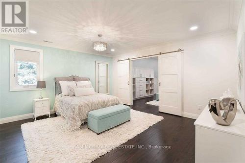 2064 Almira Court, Mississauga, ON - Indoor Photo Showing Bedroom
