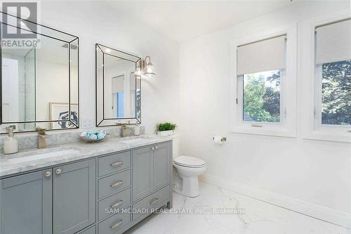 2064 Almira Court, Mississauga, ON - Indoor Photo Showing Bathroom