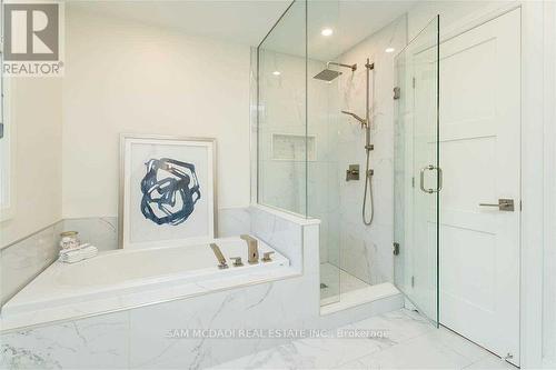 2064 Almira Court, Mississauga, ON - Indoor Photo Showing Bathroom