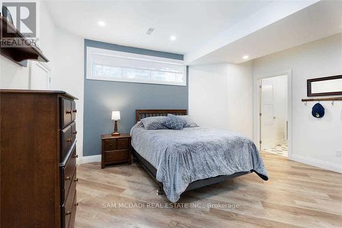 2064 Almira Court, Mississauga, ON - Indoor Photo Showing Bedroom