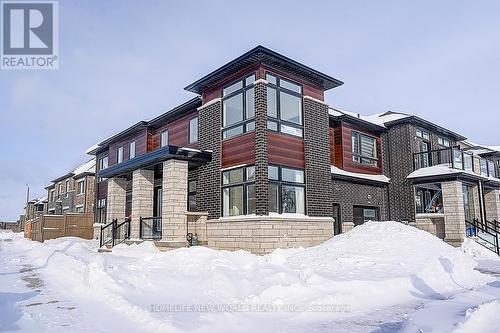 2 Hercules Club Drive, Richmond Hill, ON - Outdoor