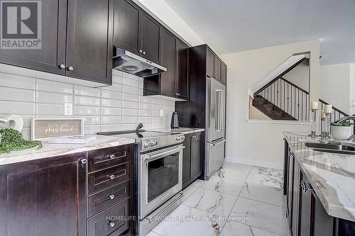 2 Hercules Club Drive, Richmond Hill, ON - Indoor Photo Showing Kitchen With Double Sink With Upgraded Kitchen