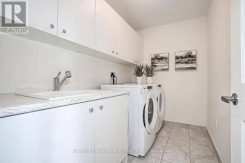 2 Hercules Club Drive, Richmond Hill, ON - Indoor Photo Showing Laundry Room