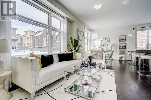 2 Hercules Club Drive, Richmond Hill, ON - Indoor Photo Showing Other Room