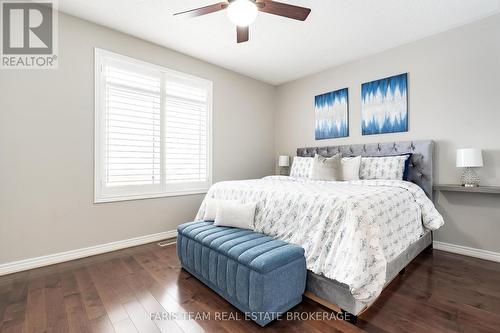 9 Broadpoint Street, Wasaga Beach, ON - Indoor Photo Showing Bedroom