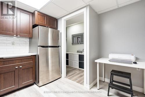 9 Broadpoint Street, Wasaga Beach, ON - Indoor Photo Showing Kitchen