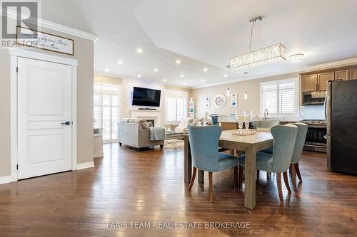 9 Broadpoint Street, Wasaga Beach, ON - Indoor Photo Showing Dining Room
