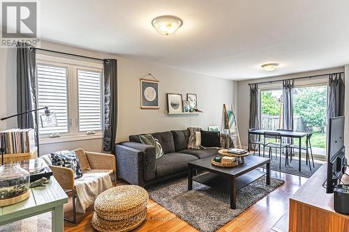 72 Maitland Drive, Barrie, ON - Indoor Photo Showing Living Room