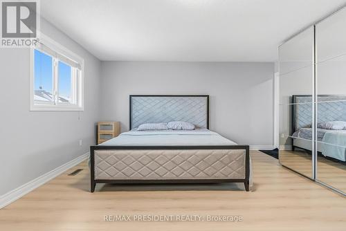 7031 Graydon Court, Mississauga, ON - Indoor Photo Showing Bedroom