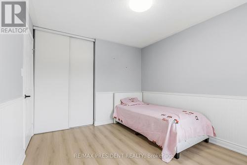 7031 Graydon Court, Mississauga, ON - Indoor Photo Showing Bedroom