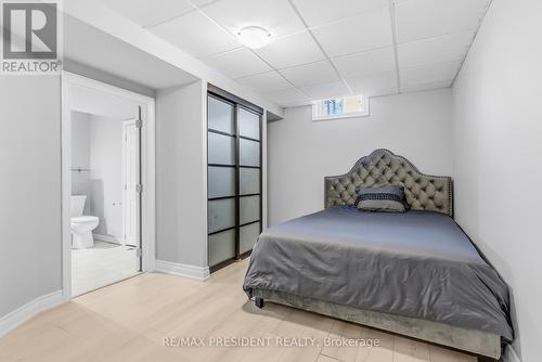 7031 Graydon Court, Mississauga, ON - Indoor Photo Showing Bedroom
