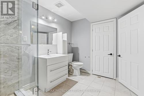 7031 Graydon Court, Mississauga, ON - Indoor Photo Showing Bathroom