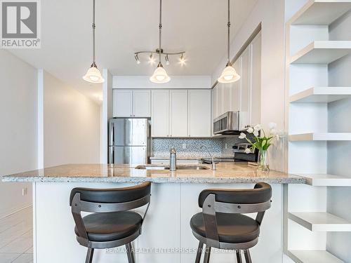 605 - 70 Port Street E, Mississauga, ON - Indoor Photo Showing Kitchen With Upgraded Kitchen