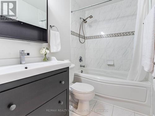 605 - 70 Port Street E, Mississauga, ON - Indoor Photo Showing Bathroom