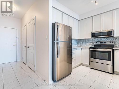 605 - 70 Port Street E, Mississauga, ON - Indoor Photo Showing Kitchen