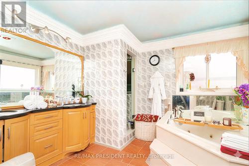 3211 Bloomfield Drive, Mississauga, ON 