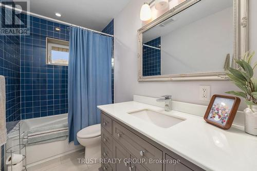 18 Deanecrest Road, Toronto, ON - Indoor Photo Showing Bathroom