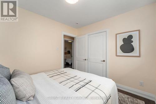 18 Deanecrest Road, Toronto, ON - Indoor Photo Showing Bedroom