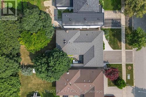 18 Deanecrest Road, Toronto, ON - Outdoor