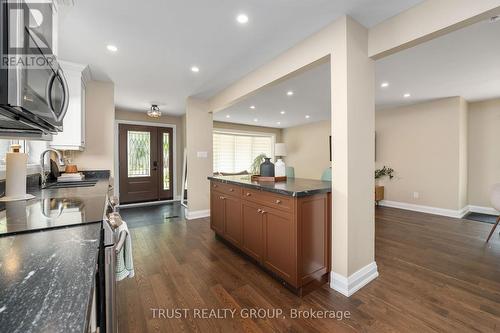 18 Deanecrest Road, Toronto, ON - Indoor Photo Showing Kitchen