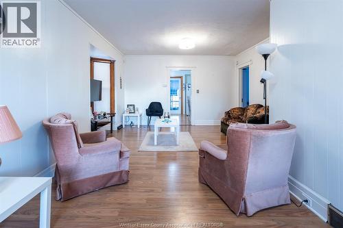 1166 Pierre, Windsor, ON - Indoor Photo Showing Living Room