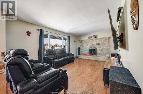 9 Mckee, Wallaceburg, ON - Indoor Photo Showing Living Room With Fireplace