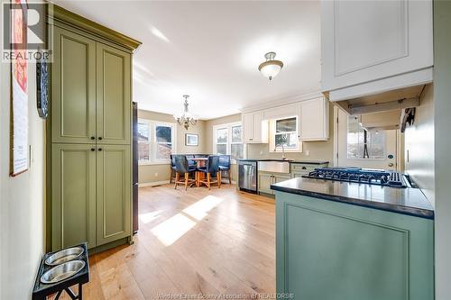 9 Mckee, Wallaceburg, ON - Indoor Photo Showing Kitchen