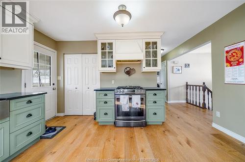 9 Mckee, Wallaceburg, ON - Indoor Photo Showing Kitchen