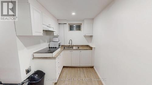 16 Goodwillie Drive, Welland, ON - Indoor Photo Showing Kitchen With Double Sink