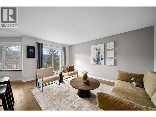 1750 Mckinley Court Unit# 4, Kamloops, BC - Indoor Photo Showing Living Room