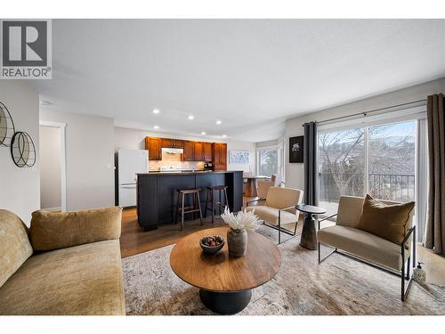 1750 Mckinley Court Unit# 4, Kamloops, BC - Indoor Photo Showing Living Room