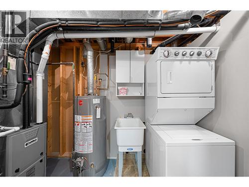 1750 Mckinley Court Unit# 4, Kamloops, BC - Indoor Photo Showing Laundry Room