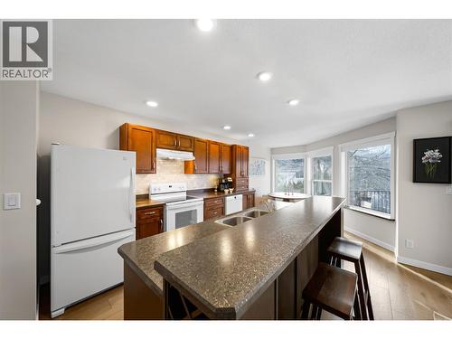 1750 Mckinley Court Unit# 4, Kamloops, BC - Indoor Photo Showing Kitchen With Double Sink