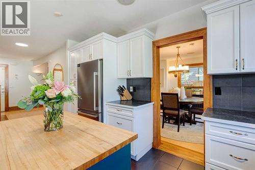 1512 33 Avenue Sw, Calgary, AB - Indoor Photo Showing Kitchen