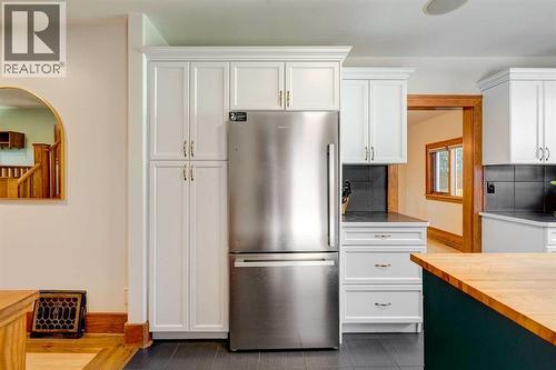1512 33 Avenue Sw, Calgary, AB - Indoor Photo Showing Kitchen