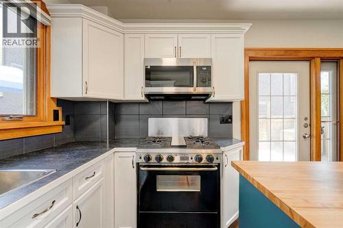 1512 33 Avenue Sw, Calgary, AB - Indoor Photo Showing Kitchen