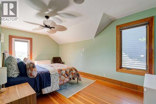 primary bed - 1512 33 Avenue Sw, Calgary, AB - Indoor Photo Showing Bedroom