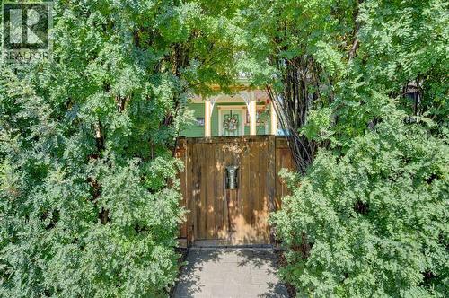 The charming entrance - 1512 33 Avenue Sw, Calgary, AB - Outdoor