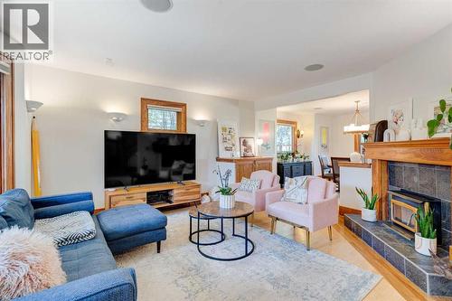 1512 33 Avenue Sw, Calgary, AB - Indoor Photo Showing Living Room With Fireplace