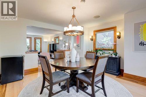 1512 33 Avenue Sw, Calgary, AB - Indoor Photo Showing Dining Room
