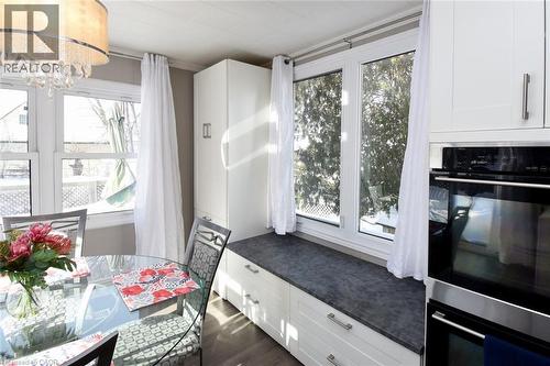 302 East 27Th Street, Hamilton, ON - Indoor Photo Showing Dining Room