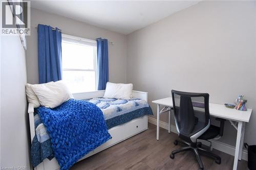 302 East 27Th Street, Hamilton, ON - Indoor Photo Showing Bedroom