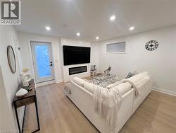 31 COLIN Crescent  Hamilton, ON L9A 0A1