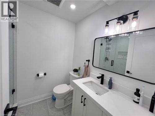 31 Colin Crescent, Hamilton, ON - Indoor Photo Showing Bathroom