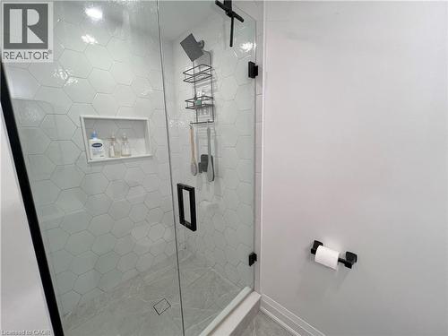 31 Colin Crescent, Hamilton, ON - Indoor Photo Showing Bathroom