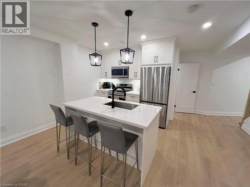 31 Colin Crescent, Hamilton, ON - Indoor Photo Showing Kitchen With Upgraded Kitchen