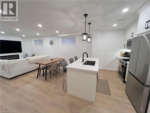 31 Colin Crescent, Hamilton, ON - Indoor Photo Showing Kitchen