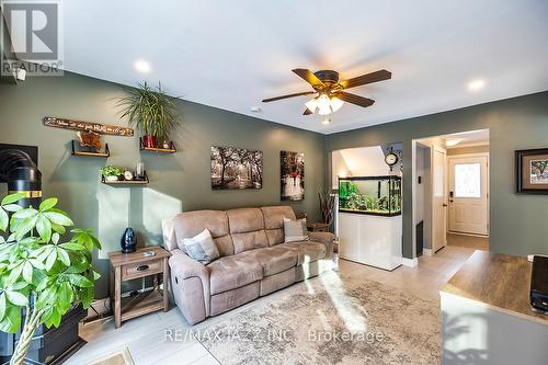 14 Goldpine Avenue, Clarington (Courtice), ON - Indoor Photo Showing Living Room