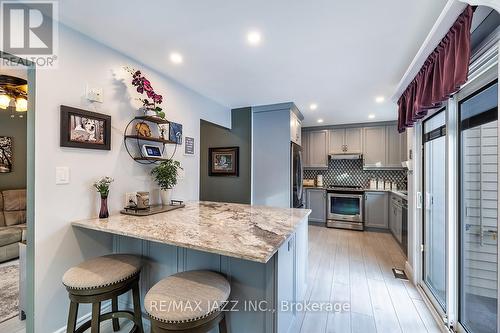 14 Goldpine Avenue, Clarington (Courtice), ON - Indoor Photo Showing Kitchen With Upgraded Kitchen