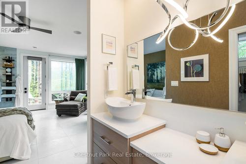 583724 Sideroad 60, Chatsworth, ON - Indoor Photo Showing Bathroom